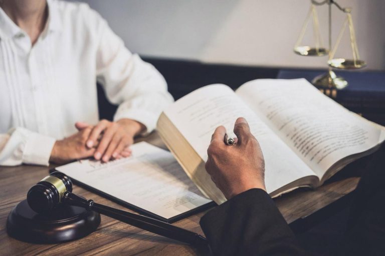 What Career Opportunities Does Legal Education Offer in the UAE?